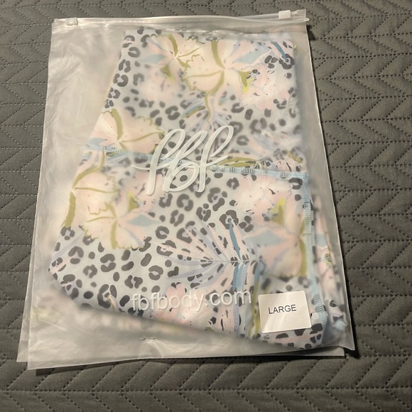 *NEW* FBF Ice Leopard Everyday Set - Picture 3 of 5